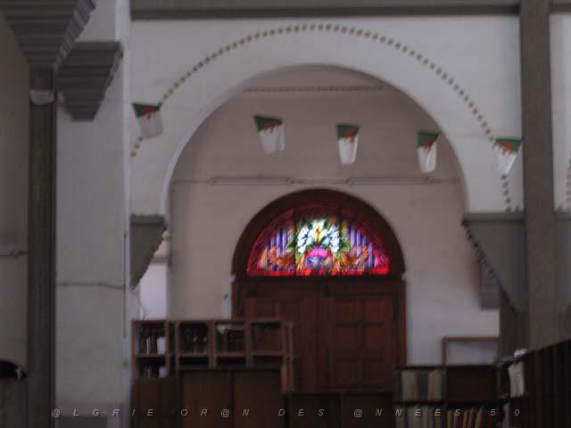 VOYAGE ORAN SEPTEMBRE 2006 82 12 sept. 06 - aprem - CATHEDRALE DEVENUE BIBLIOTHEQUE.JPG
